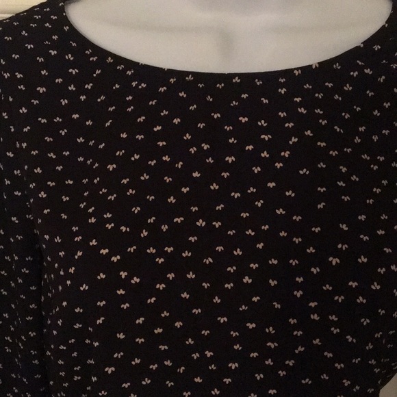 NWOT Adorable, flutter ruffle sleeve LC top - Picture 2 of 7